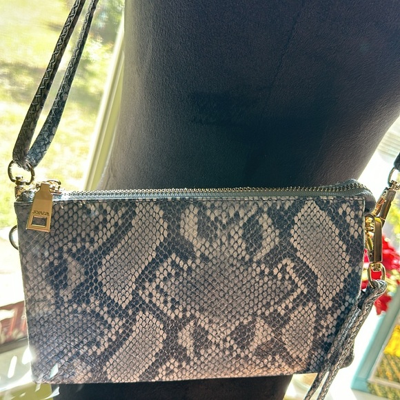 💖New listing! Blue snake skin print crossbody/ wristlet purse. - Picture 2 of 11